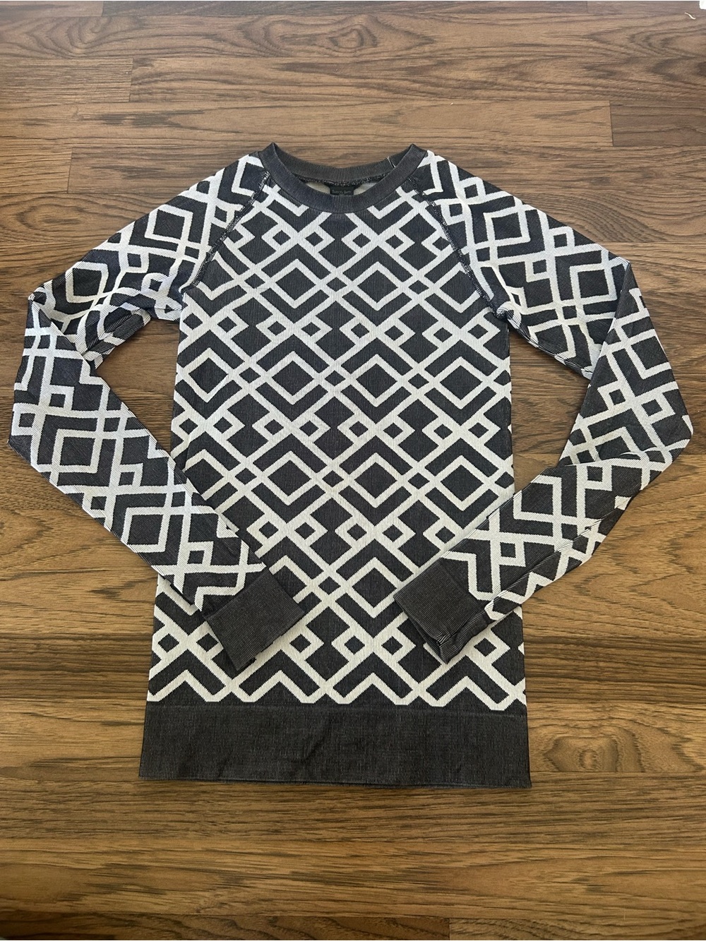 Sweaty Betty Black & White Geometric Workout Long Sleeve Crew Tee